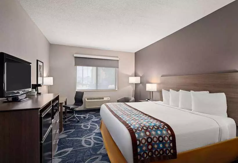 هتل Baymont By Wyndham Waterloo