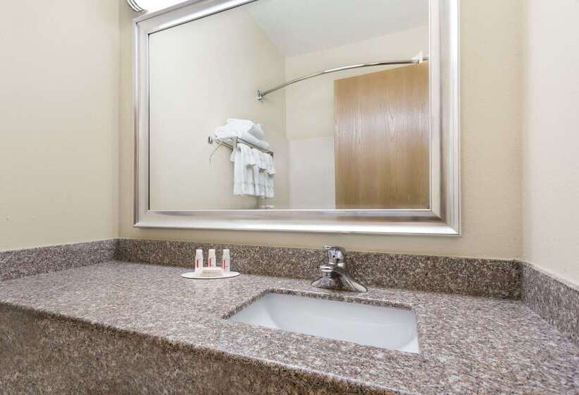 Hotel Baymont By Wyndham Waterloo