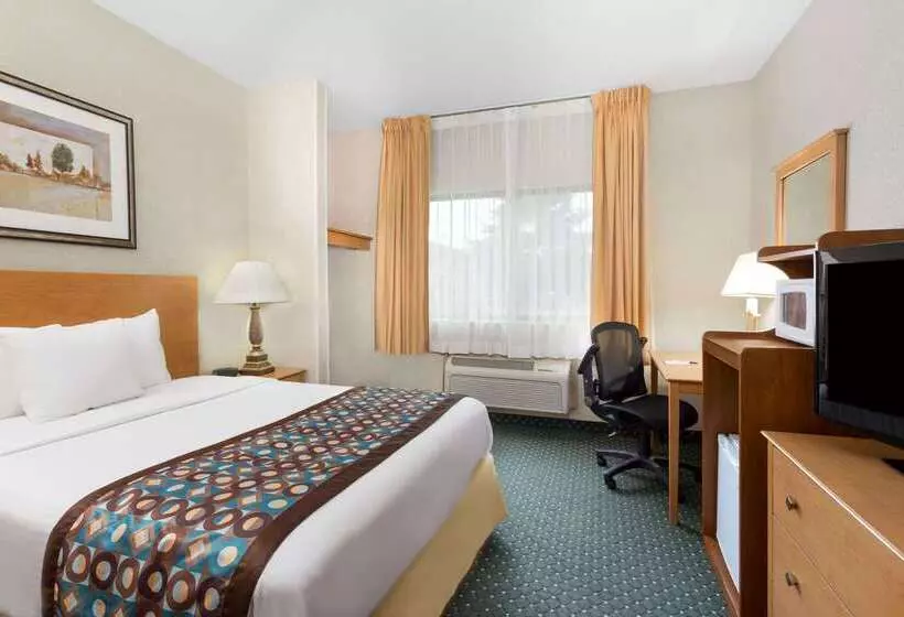 هتل Baymont By Wyndham Waterloo