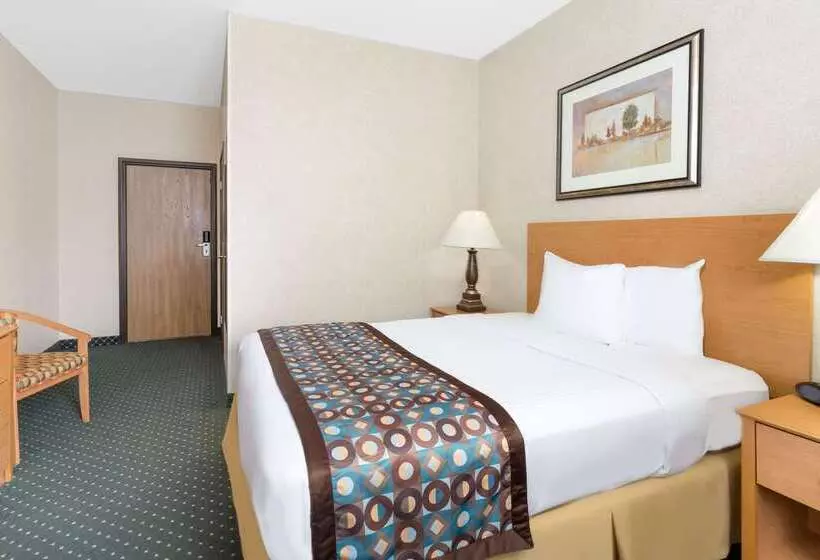 هتل Baymont By Wyndham Waterloo