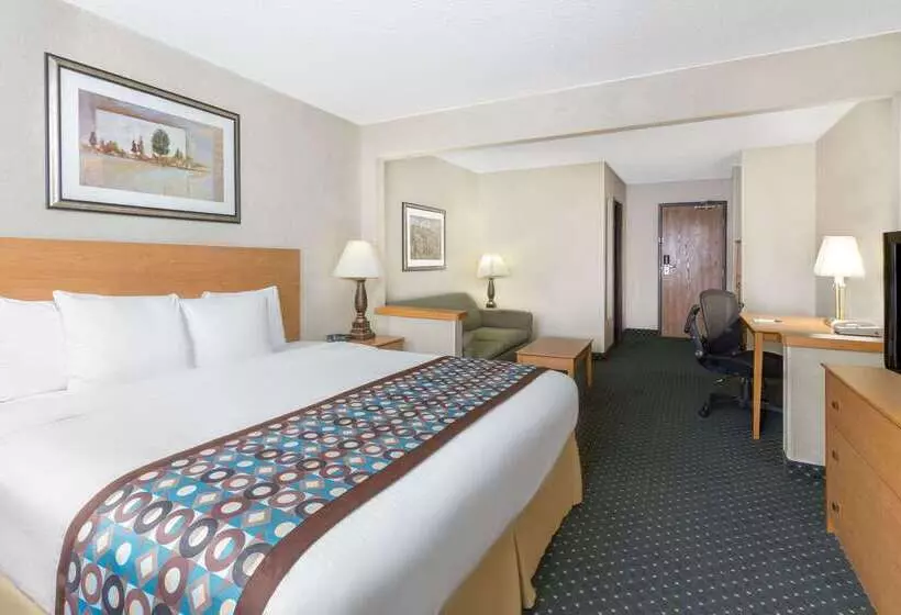 هتل Baymont By Wyndham Waterloo