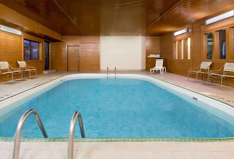 Hotel Baymont By Wyndham Waterloo