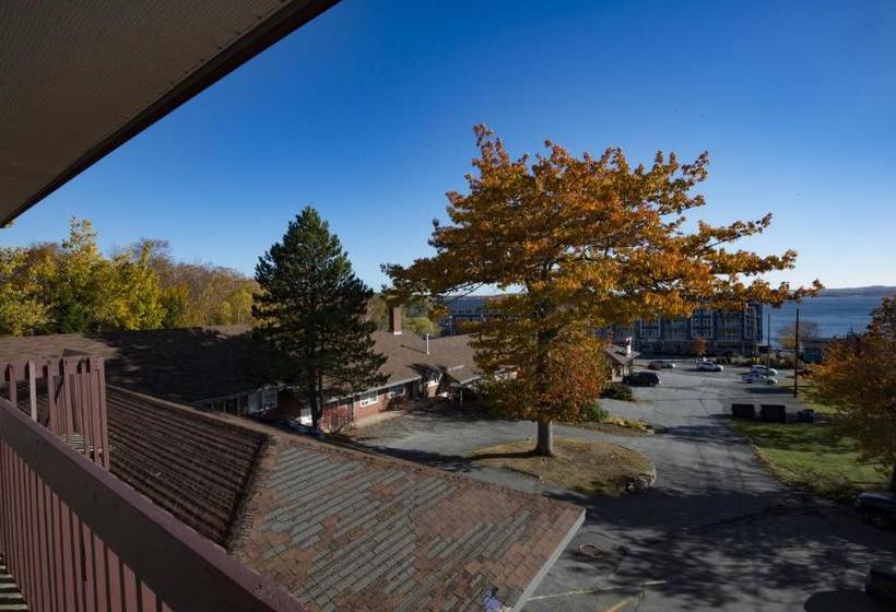 هتل Bluenose Inn And Suites
