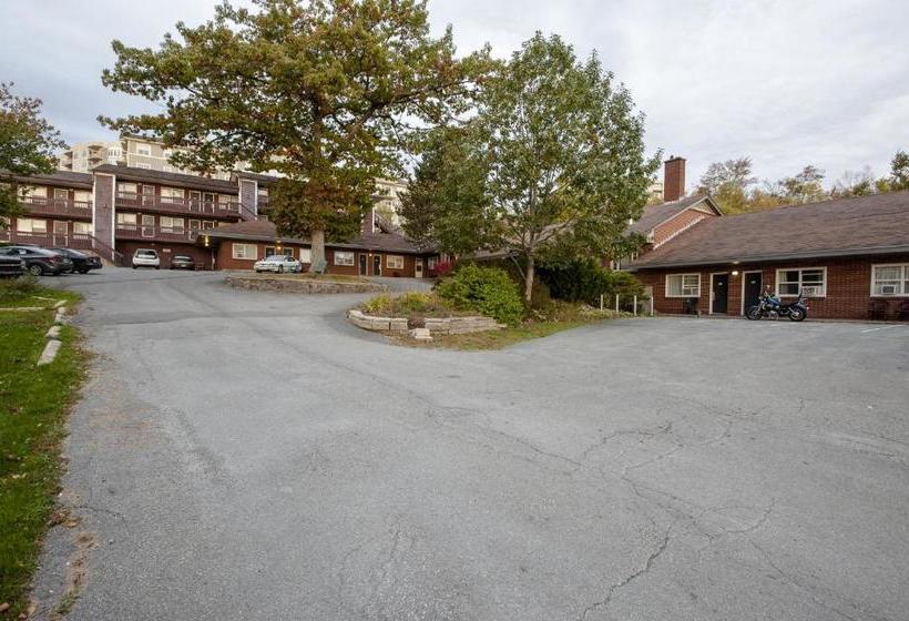 هتل Bluenose Inn And Suites