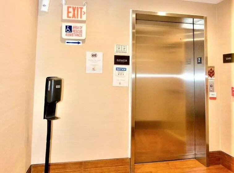 هتل Surestay Plus By Best Western Reading North