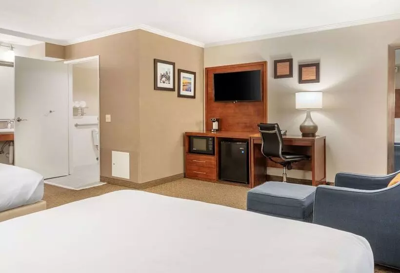 Отель Comfort Inn Santa Monica  West Los Angeles