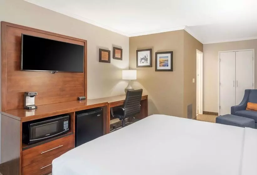 Отель Comfort Inn Santa Monica  West Los Angeles