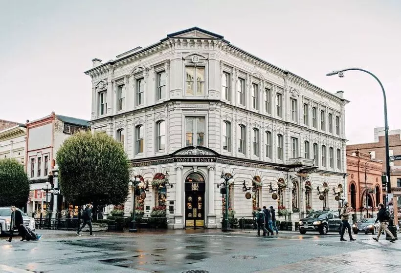 Отель Dashwood Manor Seaside Bed & Breakfast