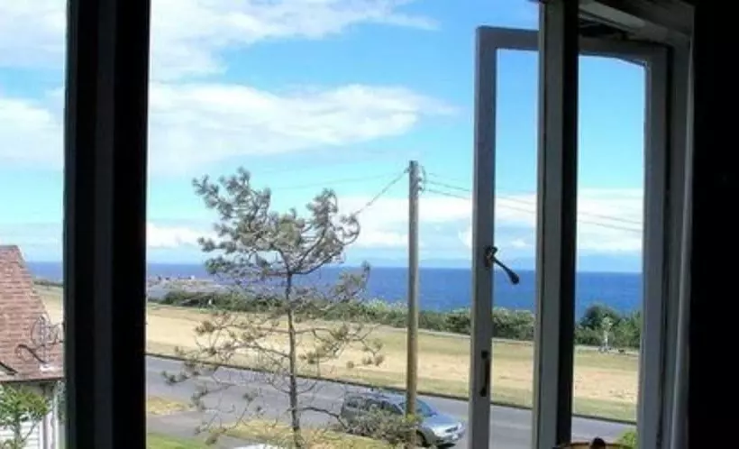 Отель Dashwood Manor Seaside Bed & Breakfast