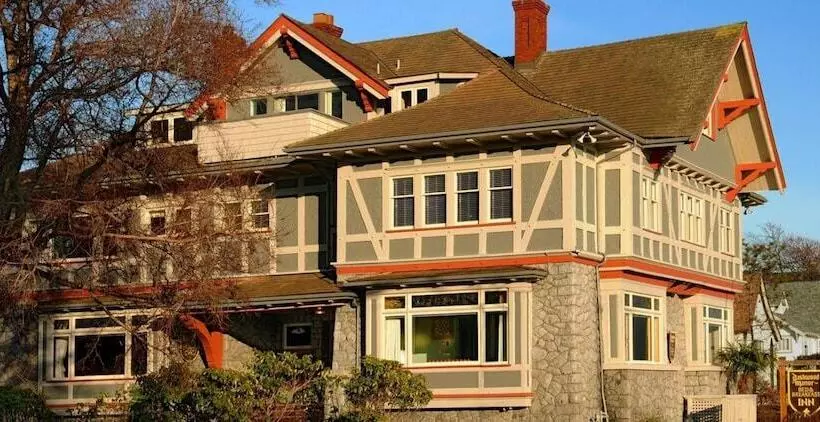 Отель Dashwood Manor Seaside Bed & Breakfast