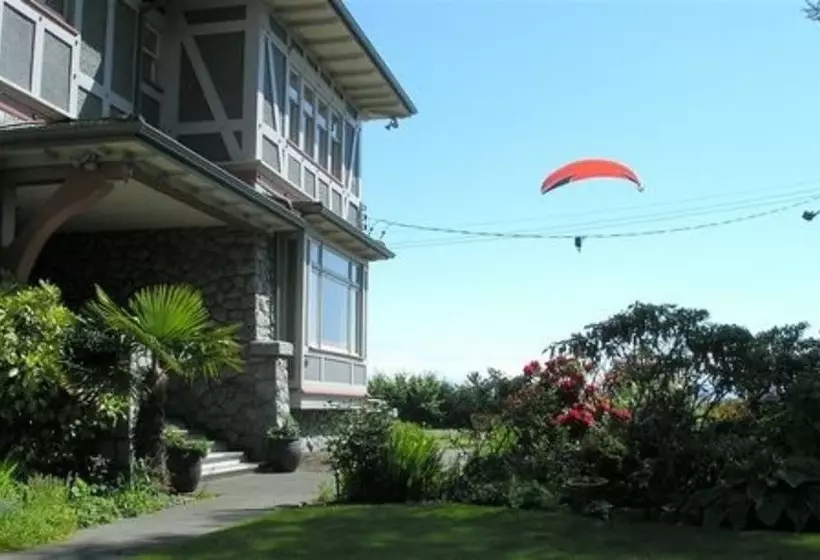 Отель Dashwood Manor Seaside Bed & Breakfast