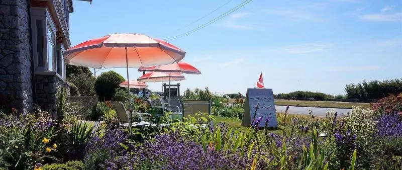 Отель Dashwood Manor Seaside Bed & Breakfast