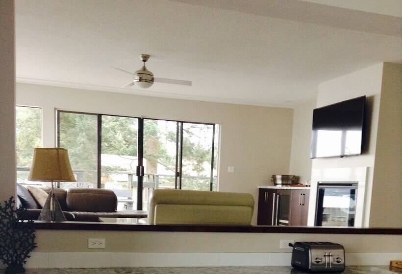 酒店 Driftwood Inn