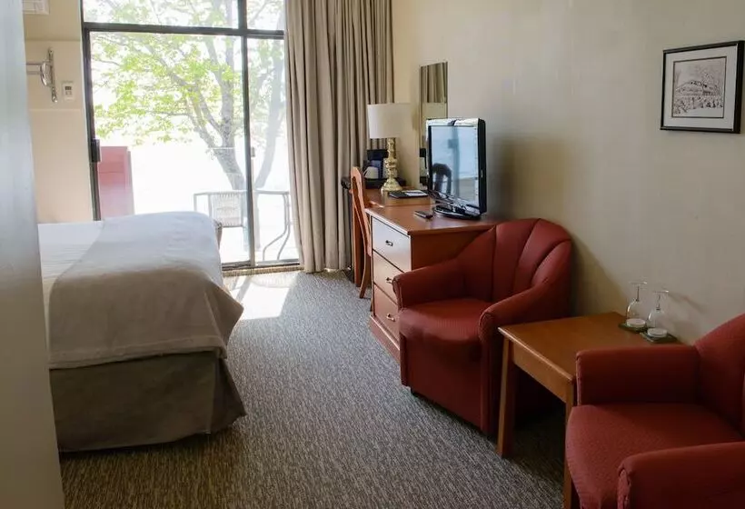 בית מלון כפרי Driftwood Inn