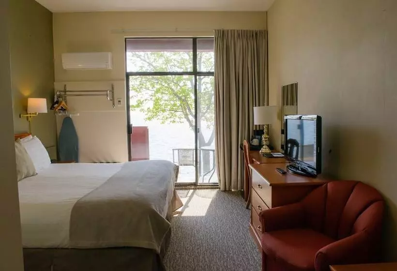 בית מלון כפרי Driftwood Inn