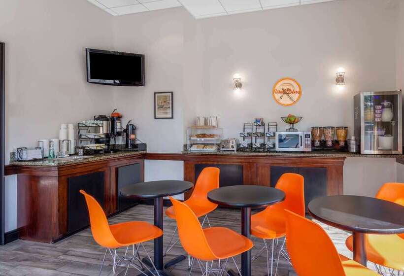 בית מלון כפרי Howard Johnson By Wyndham Portsmouth