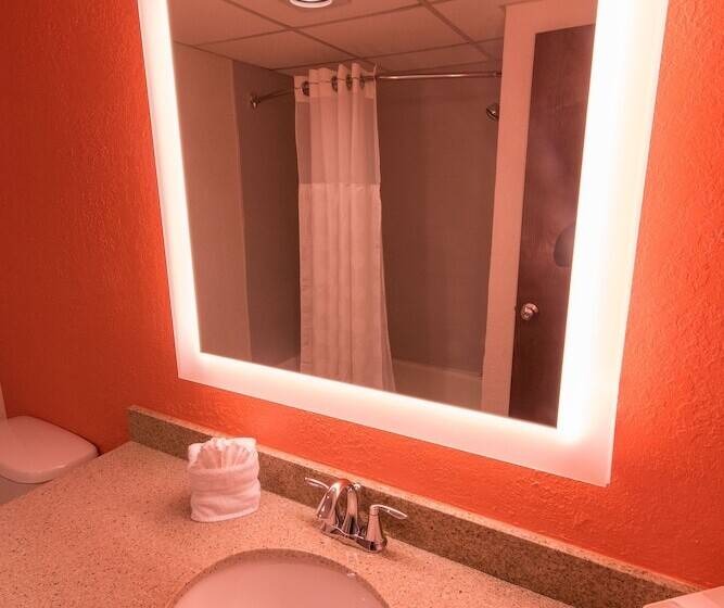 בית מלון כפרי Howard Johnson By Wyndham Portsmouth