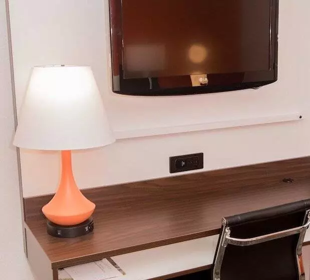 فندق Howard Johnson By Wyndham Portsmouth