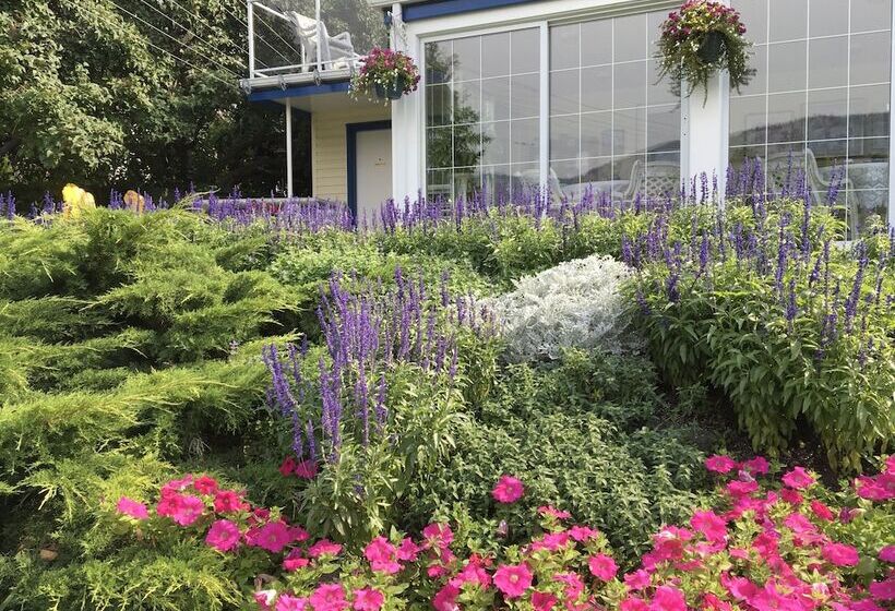 Отель Lakeside Country Inn