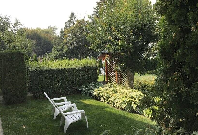 Отель Lakeside Country Inn