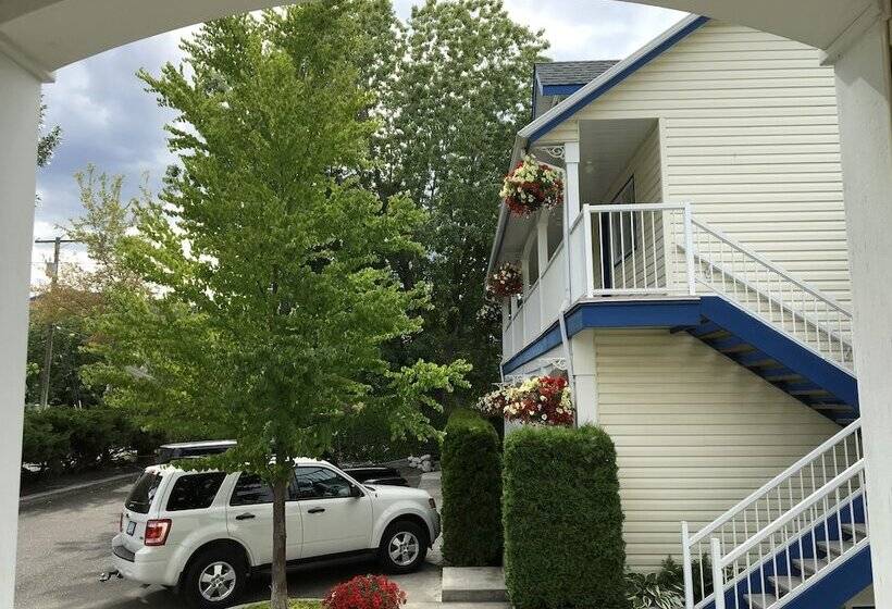 Отель Lakeside Country Inn