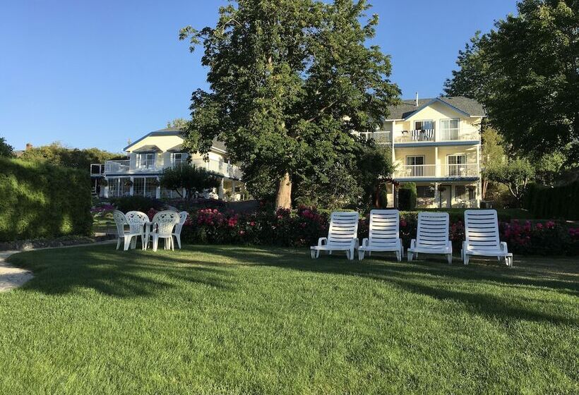 Отель Lakeside Country Inn