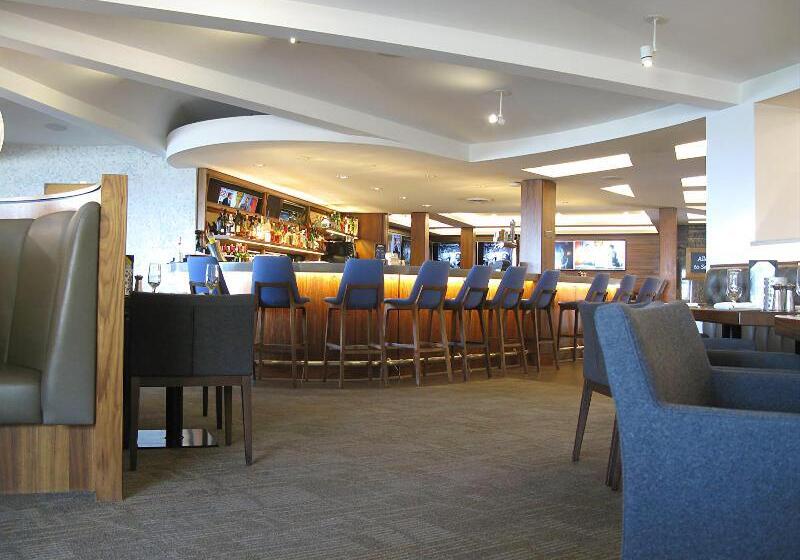 هتل Qualicum Beach Inn