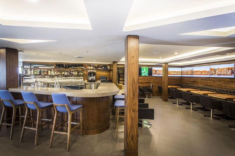 هتل Qualicum Beach Inn