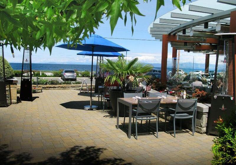 هتل Qualicum Beach Inn