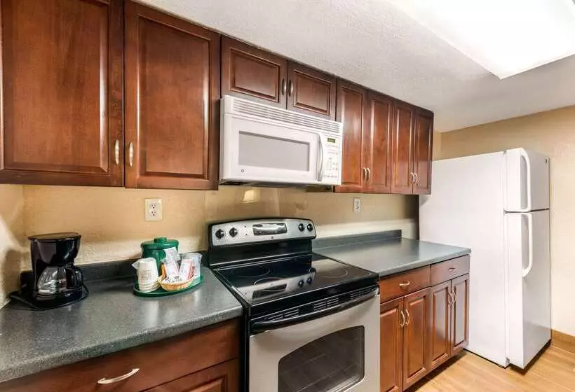 هتل Quality Inn & Suites Orlando Airport