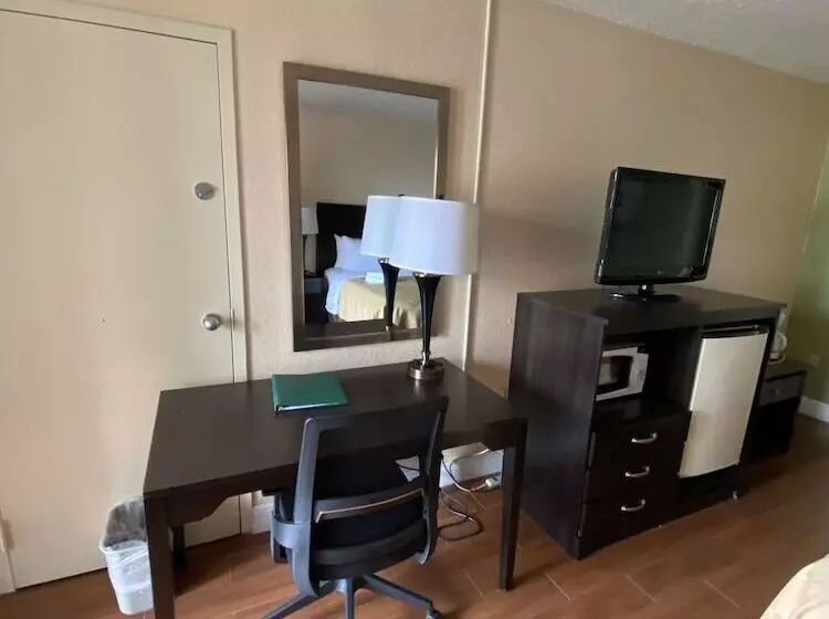 هتل Quality Inn & Suites Orlando Airport