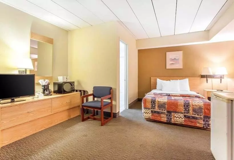 Отель Rodeway Inn North