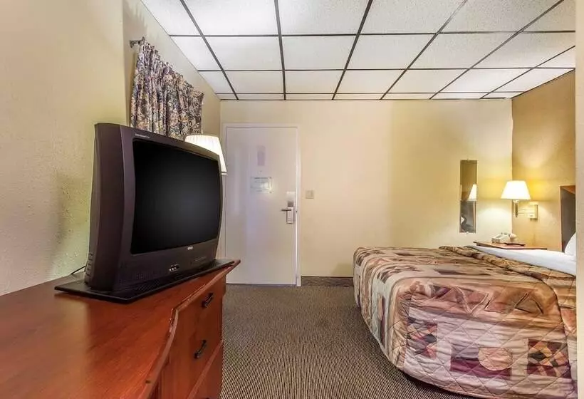 Отель Rodeway Inn North