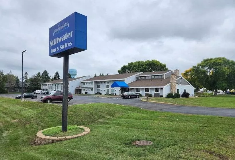 호텔 Stillwater Inn & Suites