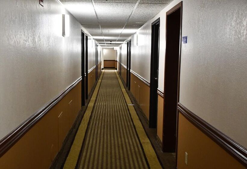 فندق Stillwater Inn & Suites