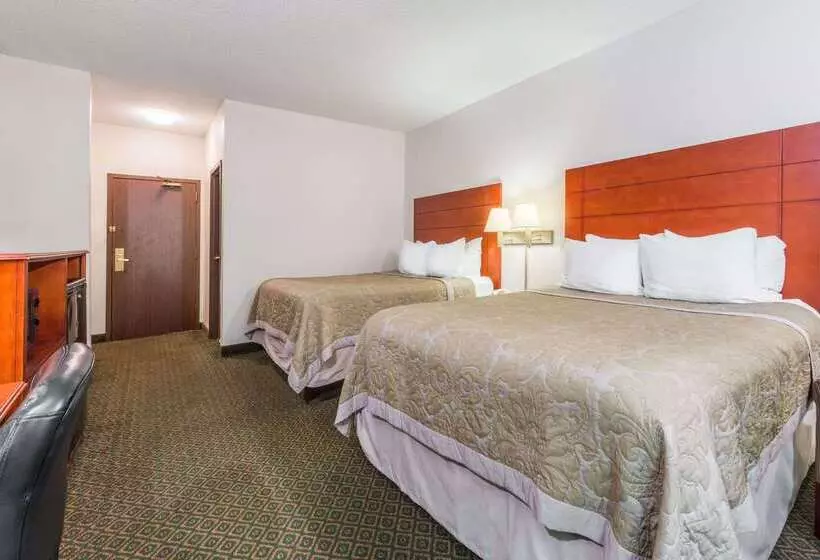 هتل Super 8 By Wyndham St Charles