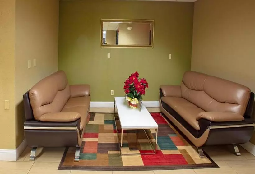 هتل Super 8 By Wyndham St Charles