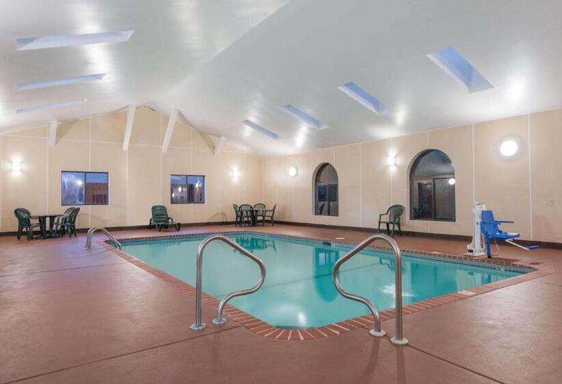 בית מלון כפרי Super 8 By Wyndham St Charles