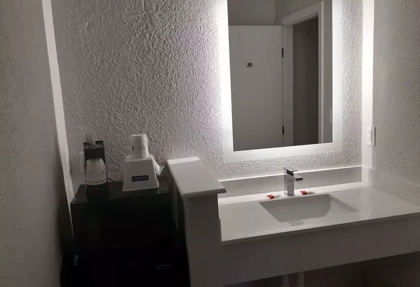 هتل Travelodge By Wyndham Virginia Beach Bay Beach