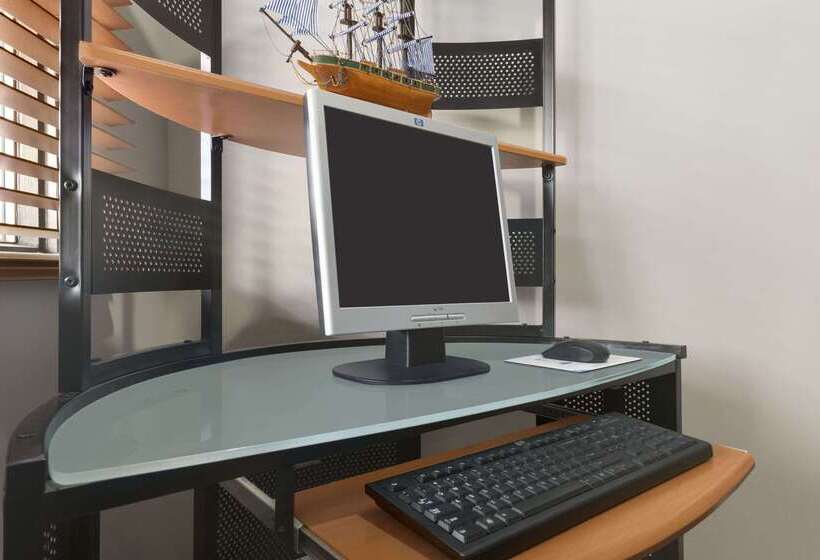 فندق Travelodge Suites By Wyndham Saint John