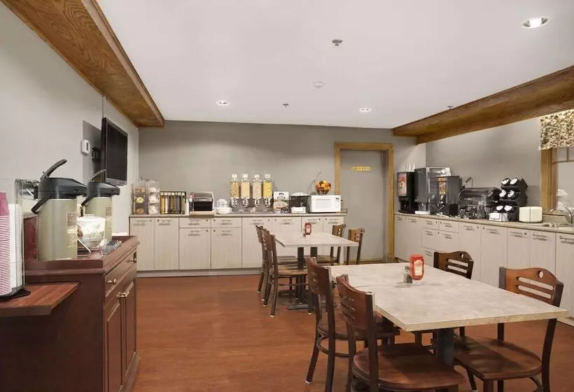 ホテル Travelodge Suites By Wyndham Saint John