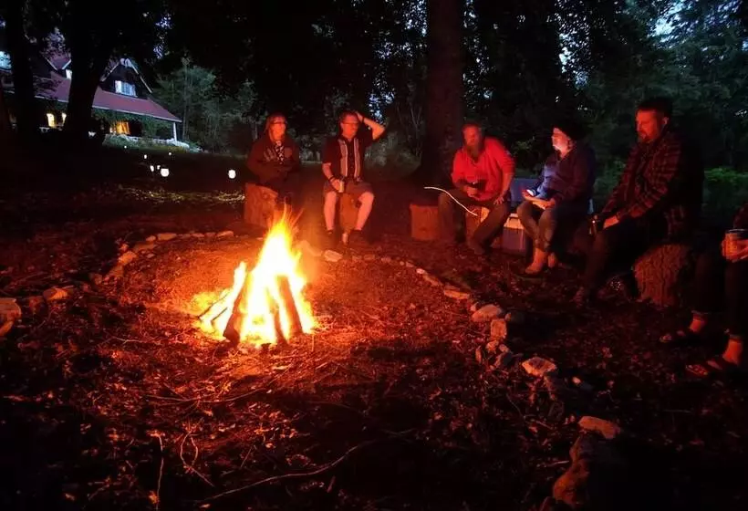 ホテル Wedgwood Manor And Glamping Retreat