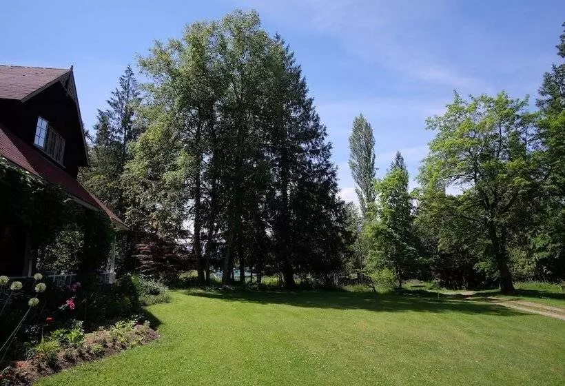 ホテル Wedgwood Manor And Glamping Retreat