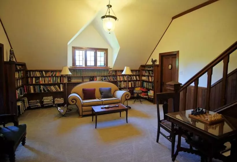 ホテル Wedgwood Manor And Glamping Retreat