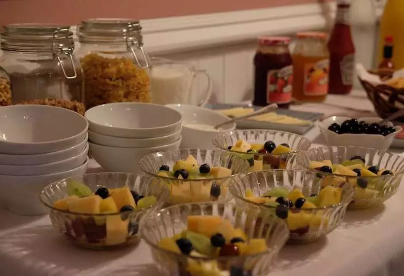 ホテル Wedgwood Manor And Glamping Retreat