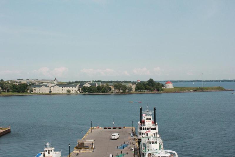 هتل Confederation Place