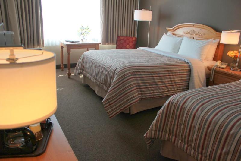 هتل Confederation Place