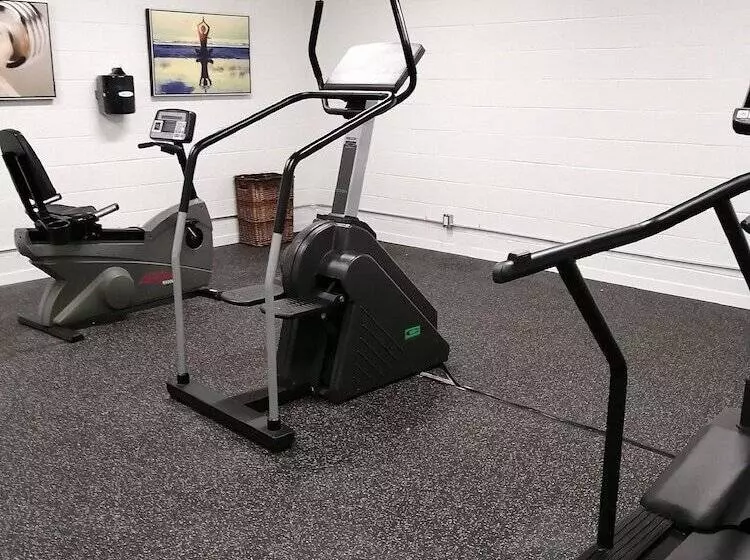 Отель Quality Suites