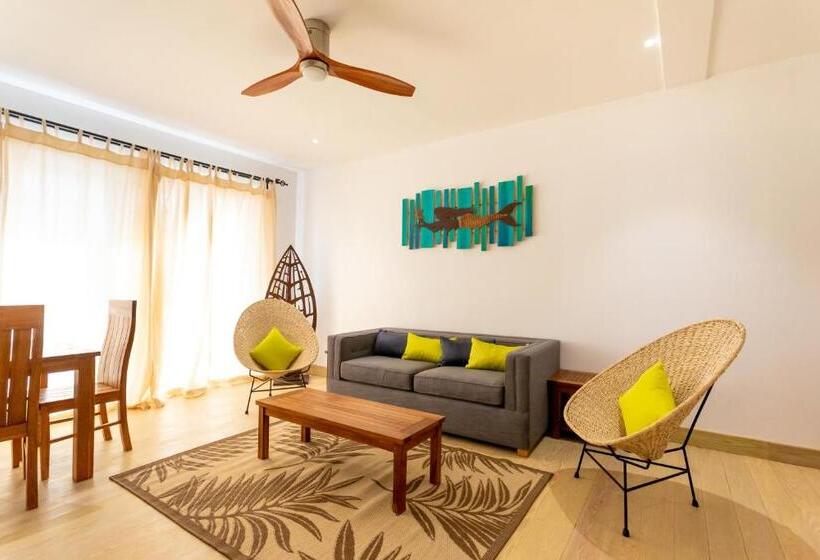 هتل True Blue Bay Resort