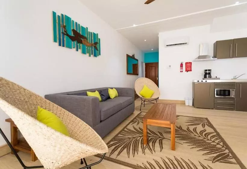 هتل True Blue Bay Resort